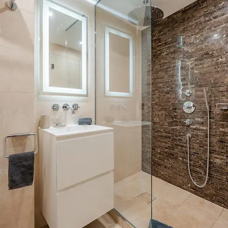 Frühstückspension Beau Clocher 3*