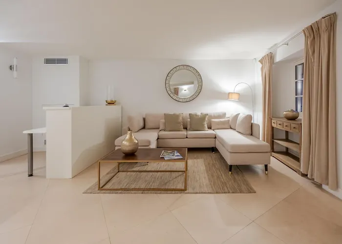 Beau Clocher 3* Сен-Тропе