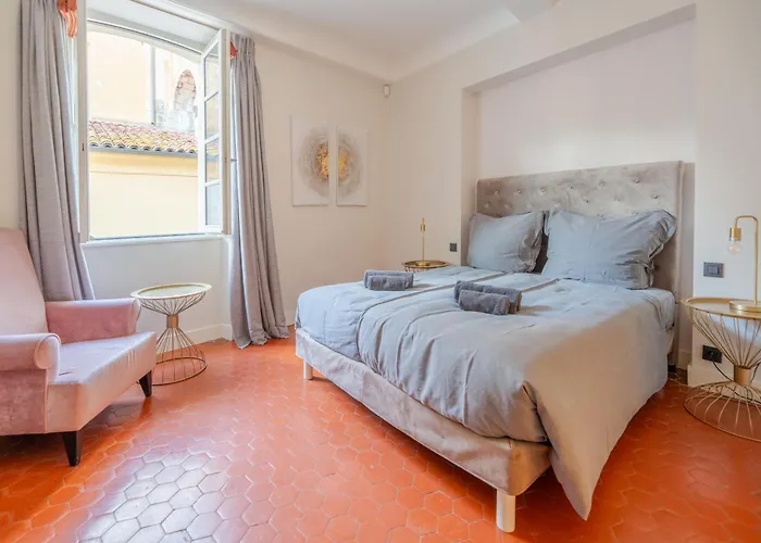 Beau Clocher 3* Сен-Тропе