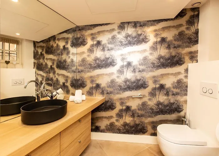 Beau Clocher Bed & Breakfast 3*